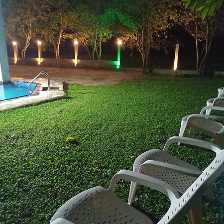 Queen'S Tower Grand Kurunegala Eksteriør bilde